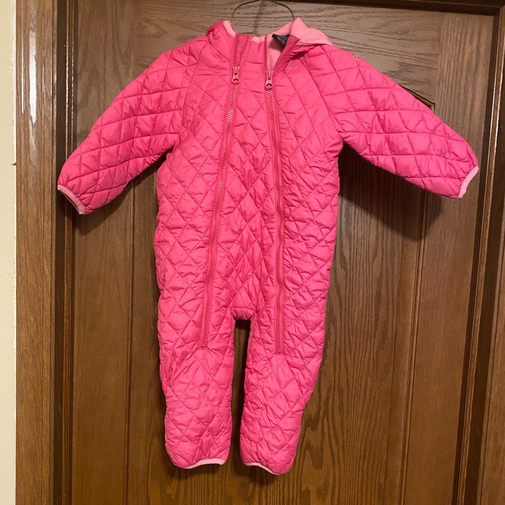 Pink Snozu snowsuit. 18mos.  Item is new but the tags are not on it. Never worn.